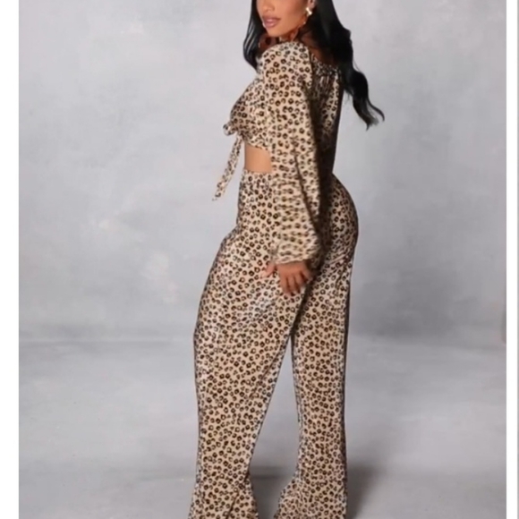 ๐ ๐ฅ๐ฅ Gorgeous Woman two piece Leopard print High Waist Pants - Size Small๐ฅ๐ - Picture 4 of 5